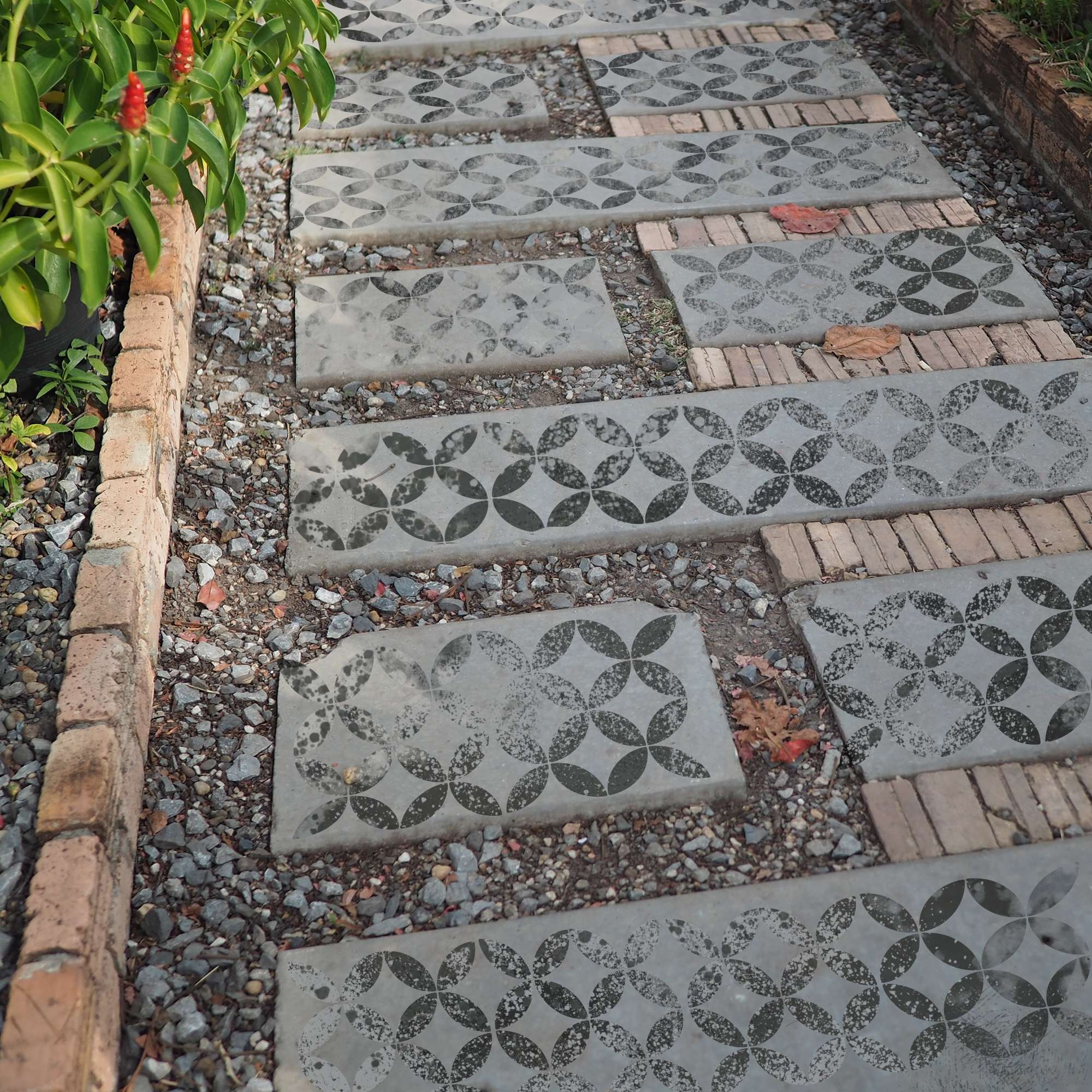Hoe kun je op creatieve wijze schilderstencils gebruiken op betonnen oppervlakken in de tuin? Hoe kun je op creatieve wijze schilderstencils gebruiken op betonnen oppervlakken in de tuin?